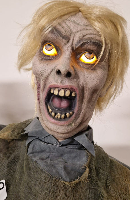 3 ZOMBIE CON LUCI SUONI E MOVIMENTO