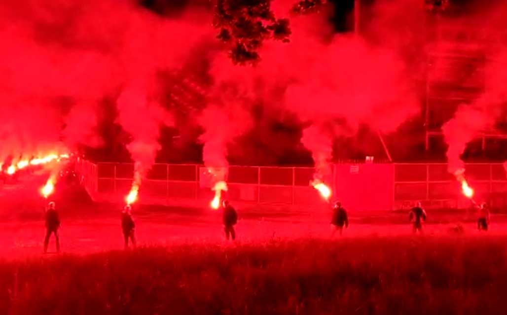 TORCIA DA STADIO FUMO E LUCE COLORATA — Divertilandia.it